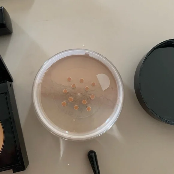 Artistry Makeup Set with Black Pouch - Picture 5 of 6